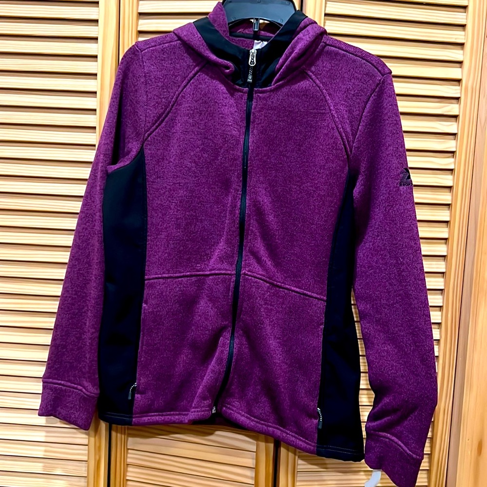 New without tags, zero xposure zip fleece. With side pockets that zip